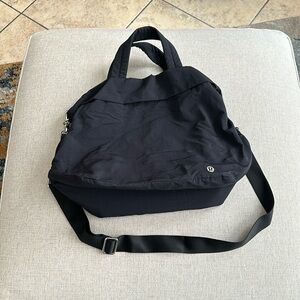 LULULEMON black on my level bag